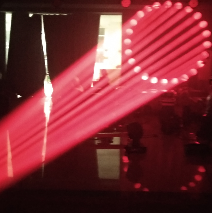 How the light beam is broken？