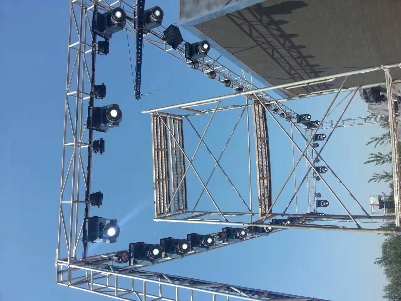 戶外怎么應(yīng)用舞臺(tái)燈光？效果圖