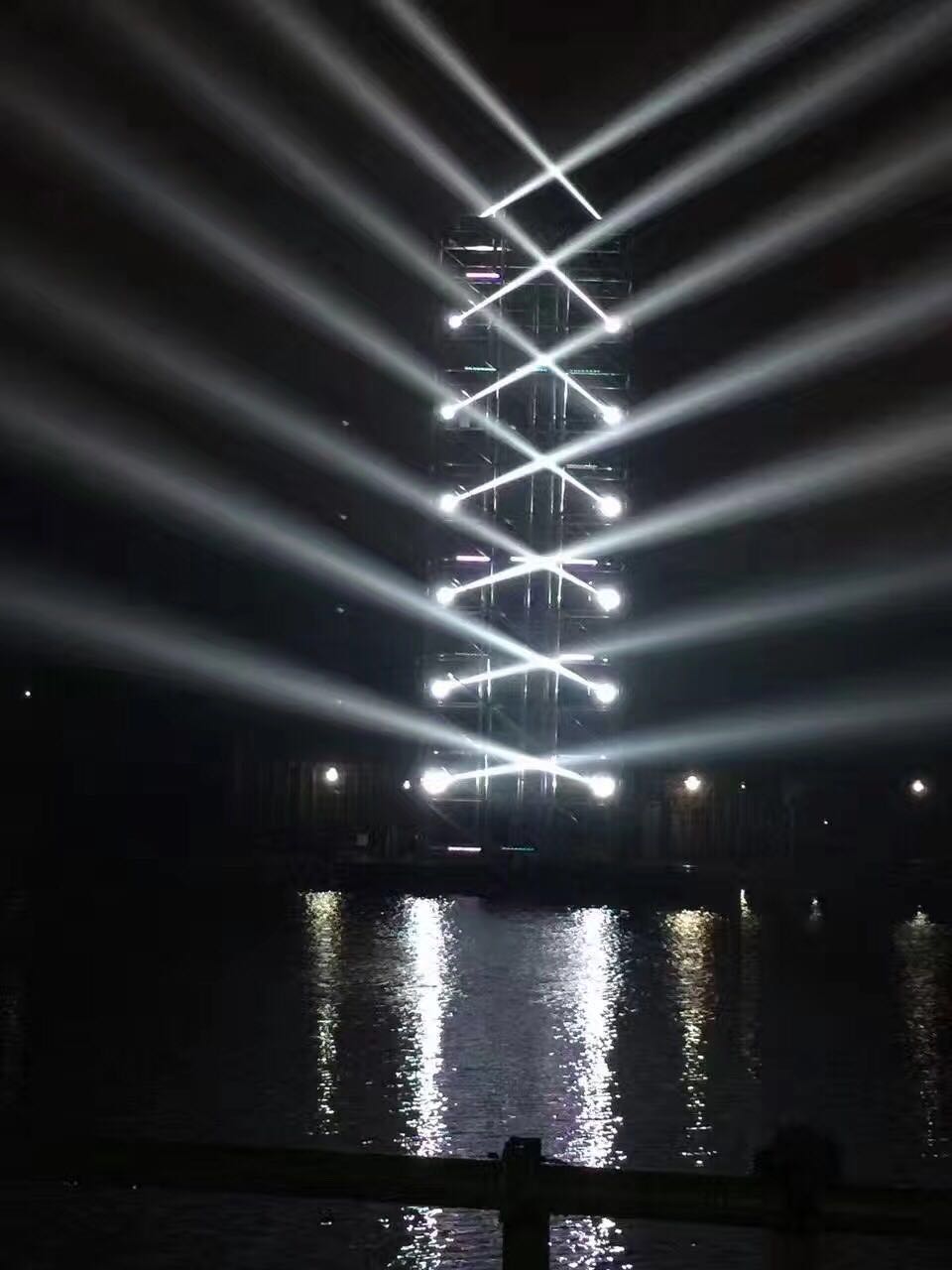 戶外怎么應(yīng)用舞臺(tái)燈光？效果圖