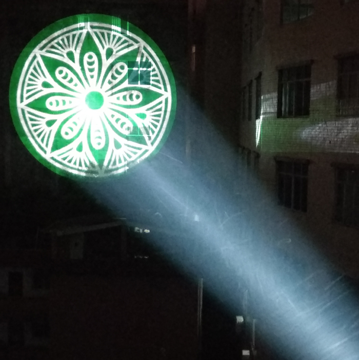 大型酒吧舞臺燈光設(shè)備有哪些？效果圖