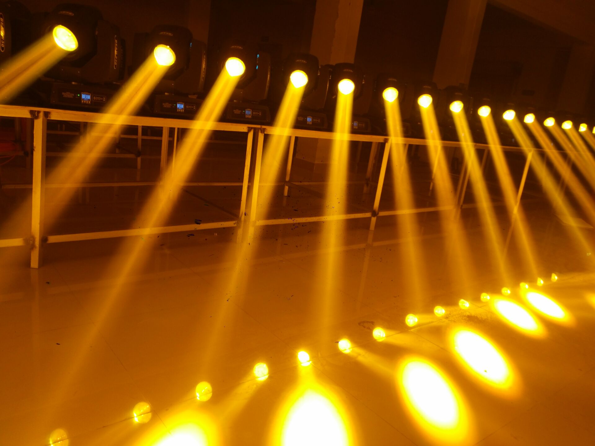 舞臺(tái)燈光在舞蹈中起的作用效果圖